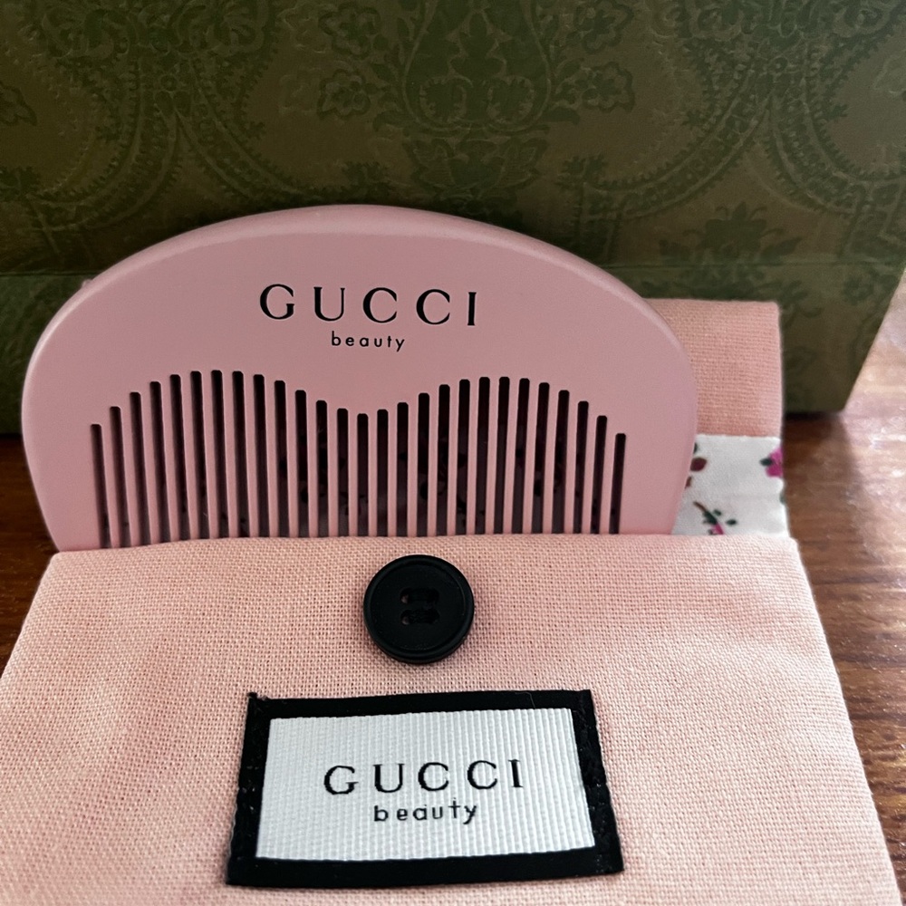 Gucci Beauty Pink Comb